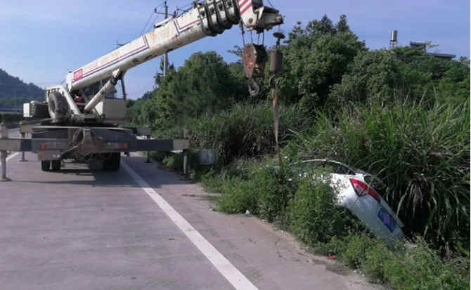 华亭重载吊车救援